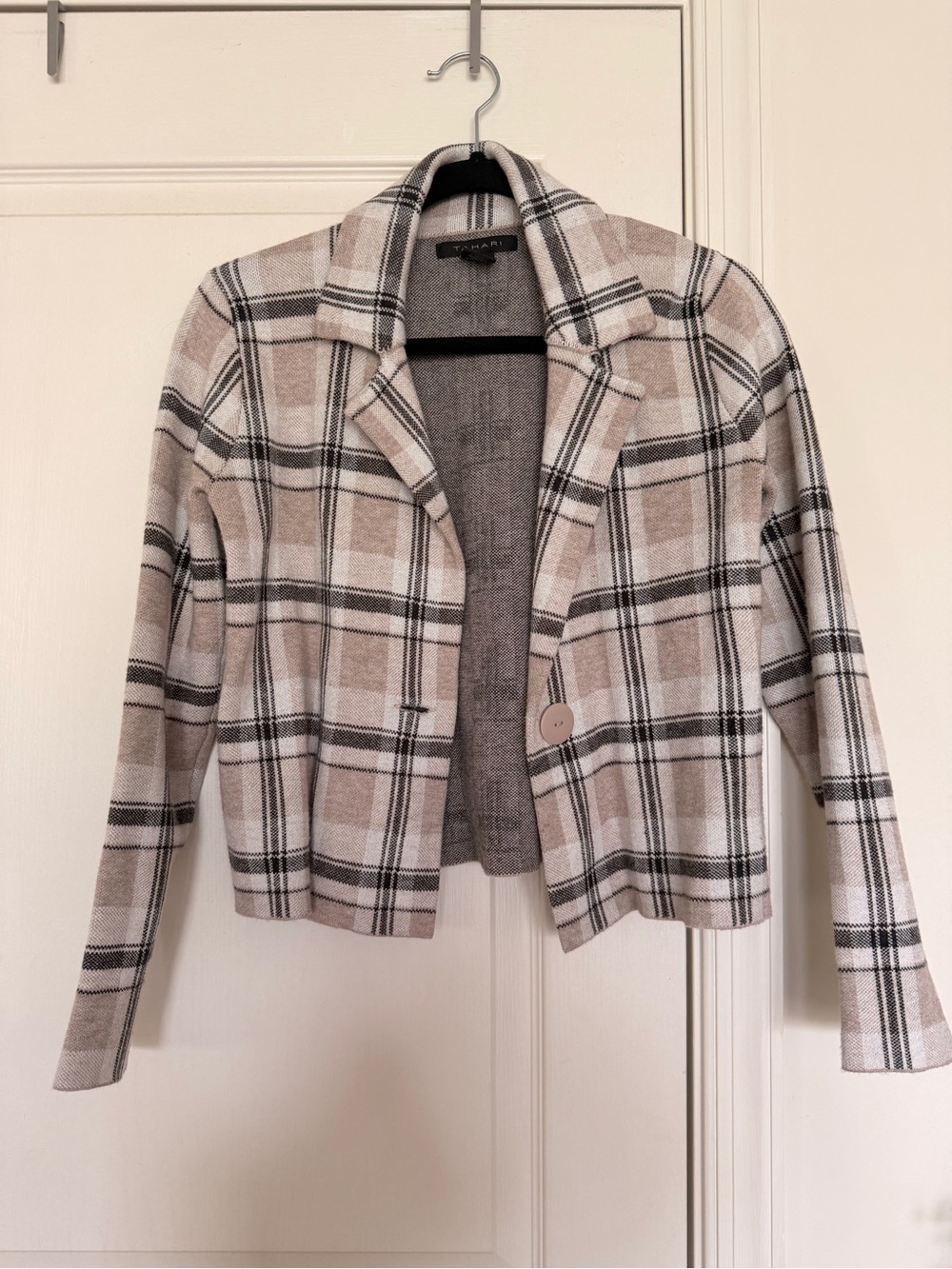 Tahari Beige Plaid Cropped Blazer